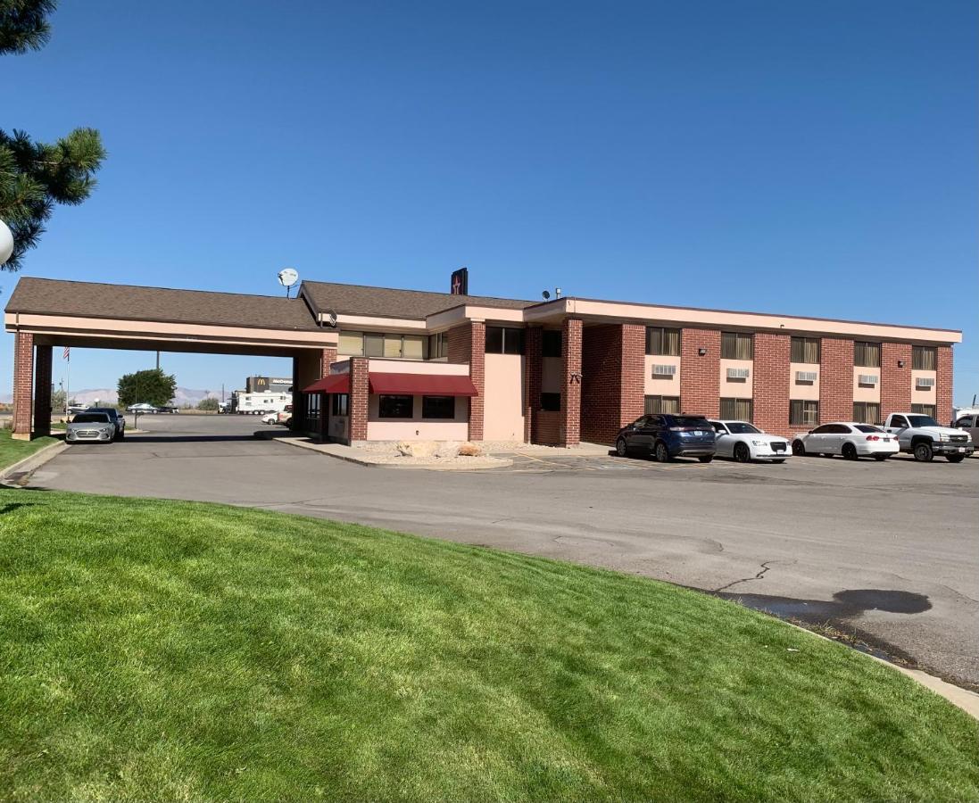 Oquirrh Mountain Inn Tooele Bagian luar foto