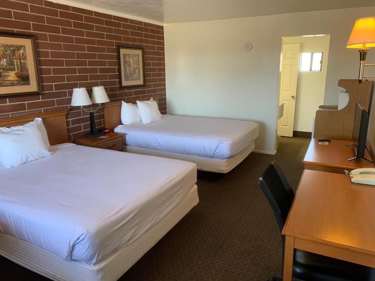 Oquirrh Mountain Inn Tooele Bagian luar foto