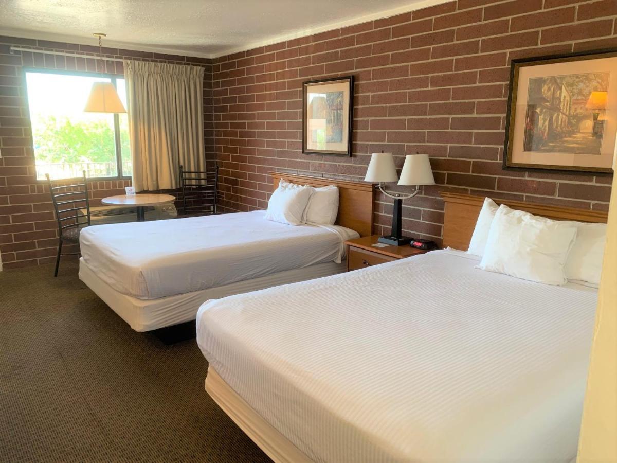 Oquirrh Mountain Inn Tooele Bagian luar foto