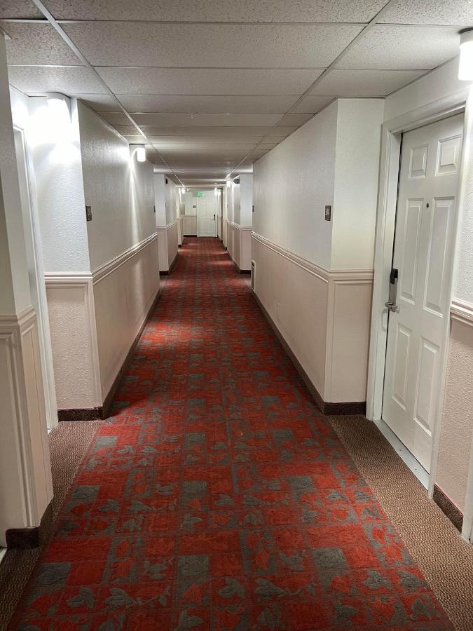 Oquirrh Mountain Inn Tooele Bagian luar foto