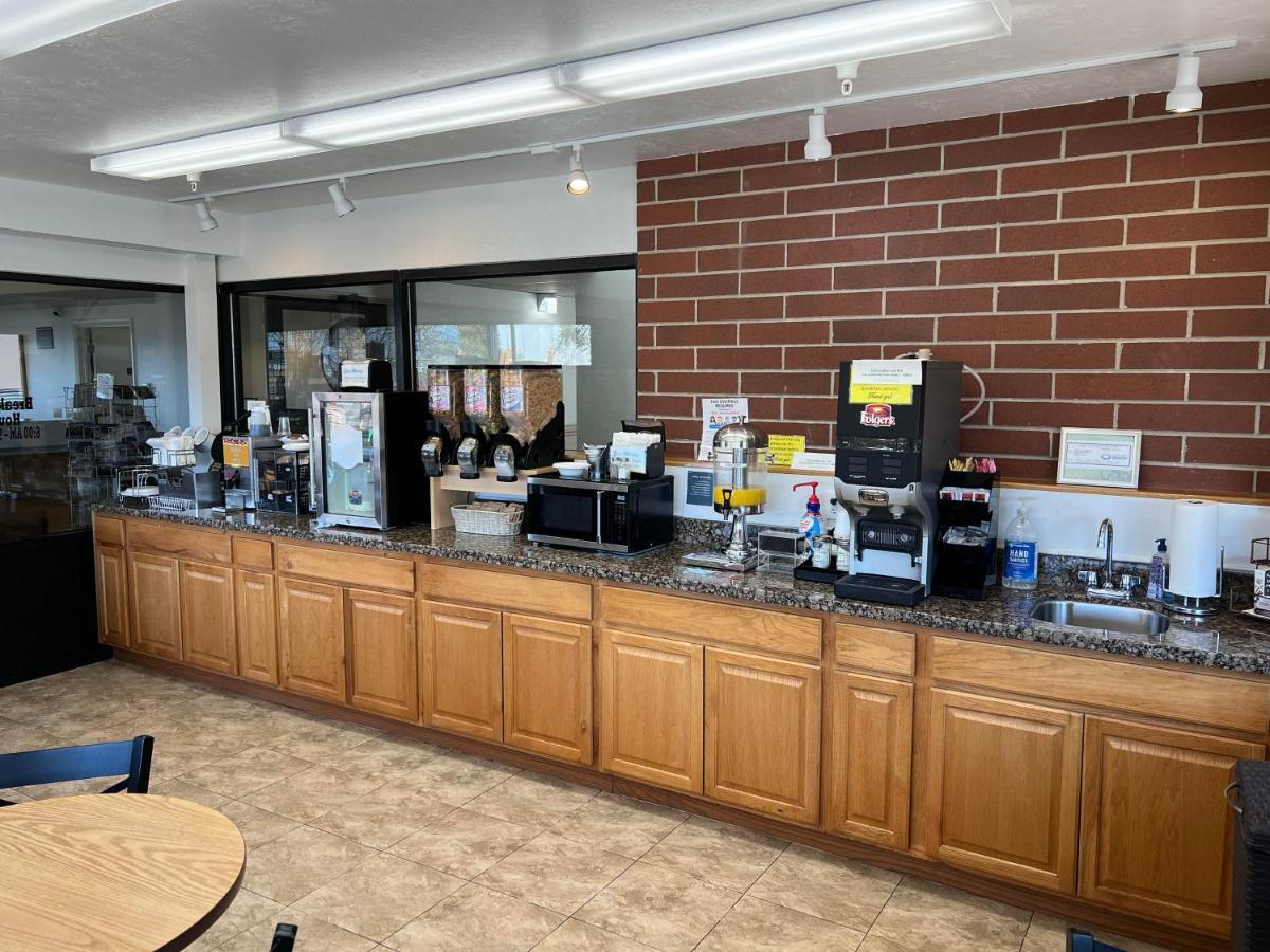 Oquirrh Mountain Inn Tooele Bagian luar foto