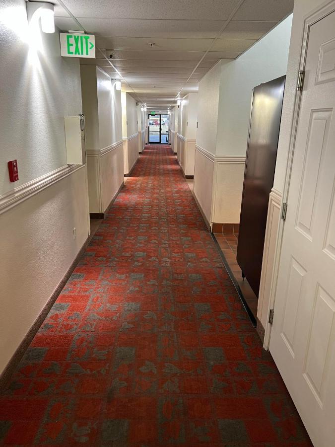 Oquirrh Mountain Inn Tooele Bagian luar foto